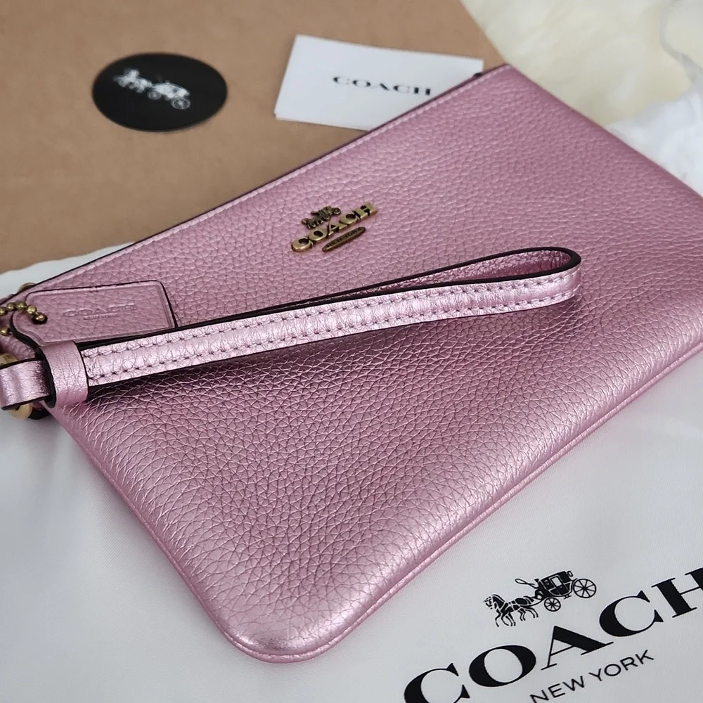 Beautiful NWOT Coach Metallic Pink  Leather Wristlet/Wallet & Dust Cover 🩷✨️💖 - Picture 3 of 15